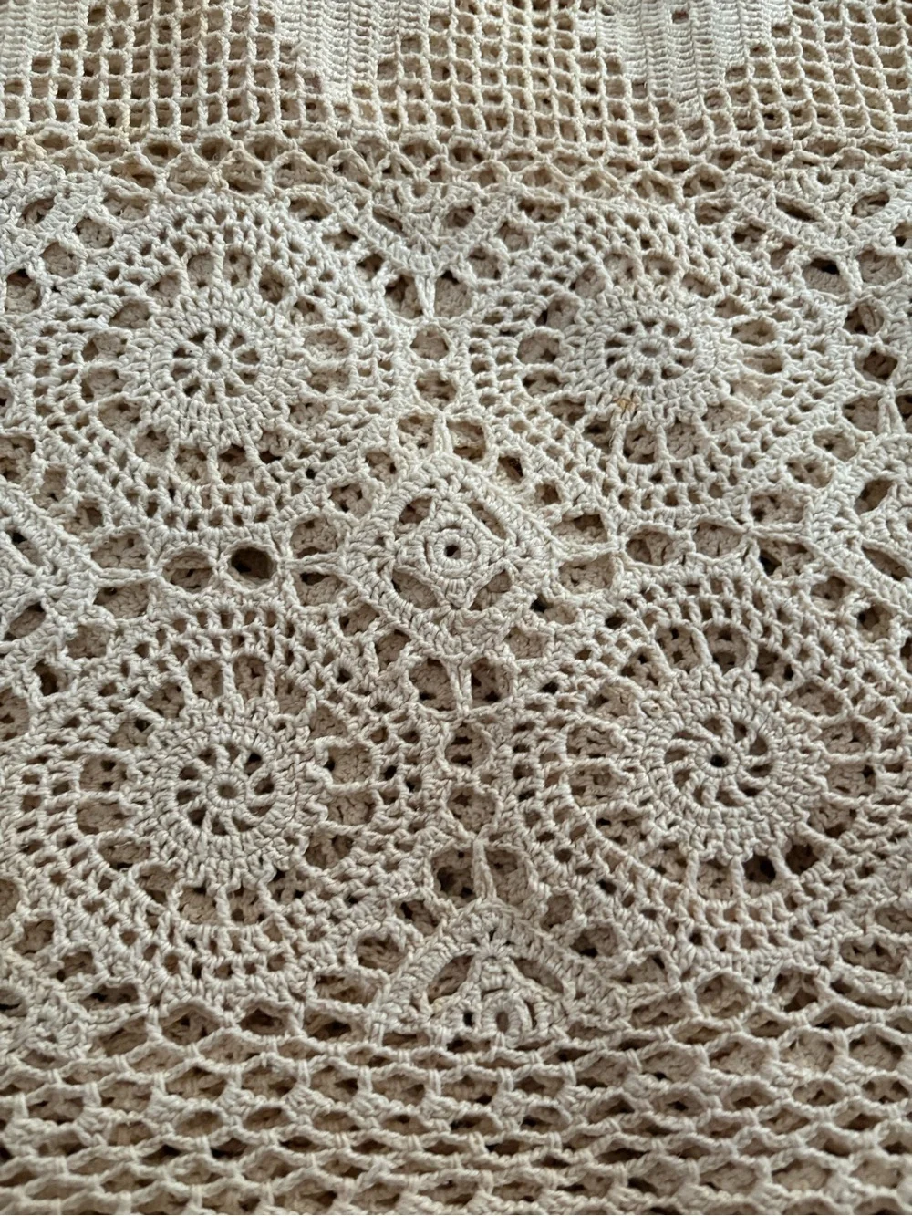 Vintage Beautiful Cream Cokored Crochet Lace Tablecloth 56”W 74”L Read